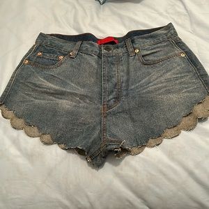 Signature8 scalloped denim shorts